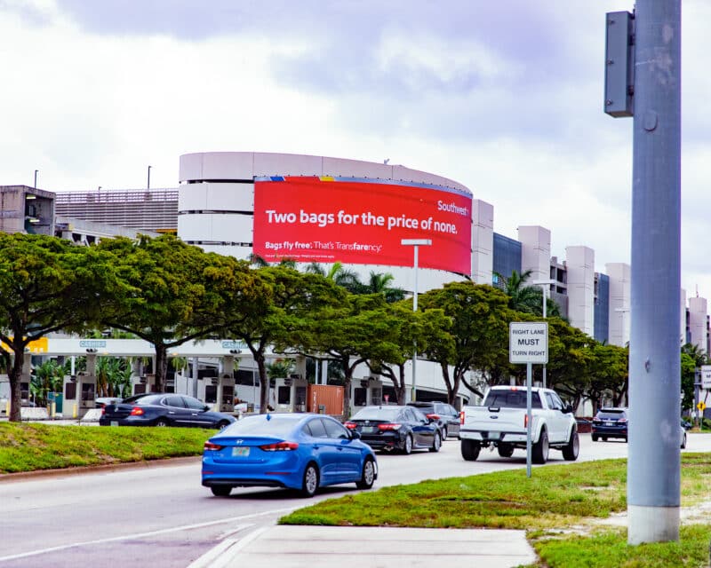 Clear Channel Outdoor airport exteriors_n