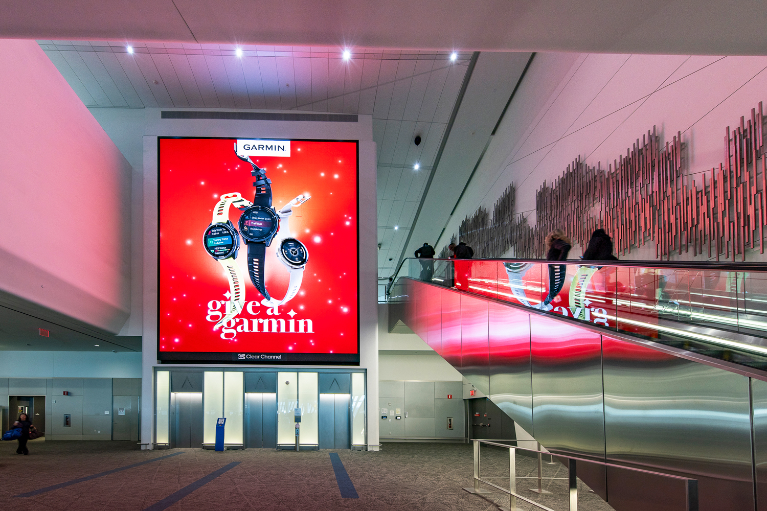 LaGuardia Airport LED Video Wall Garmin