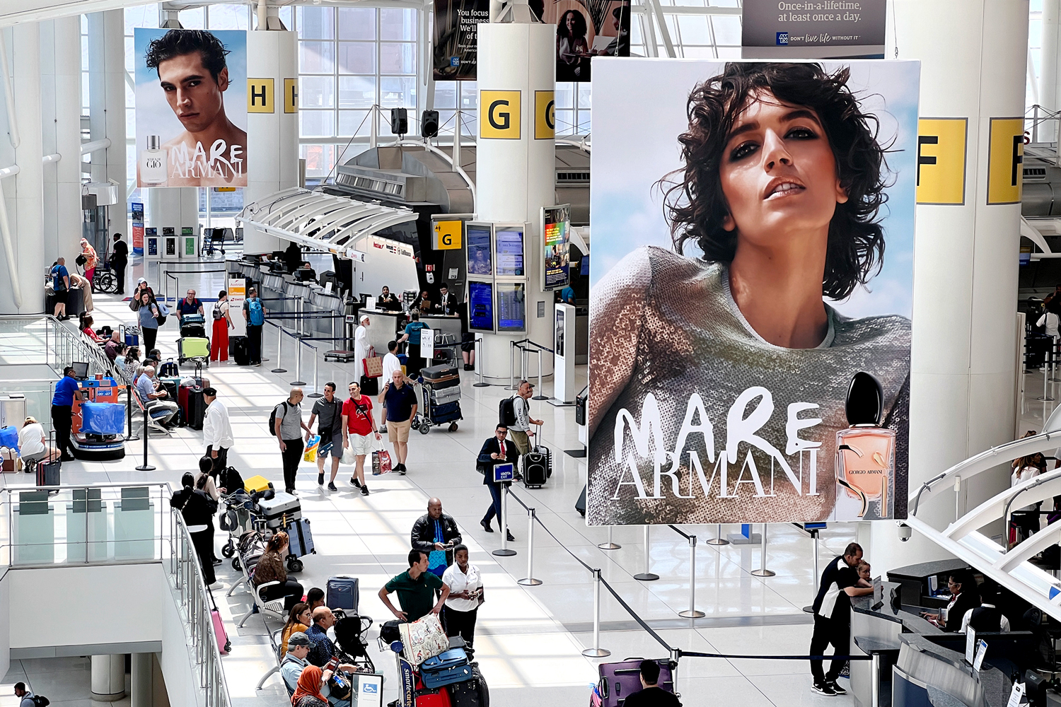 JFK Airport sided banner L'Oreal