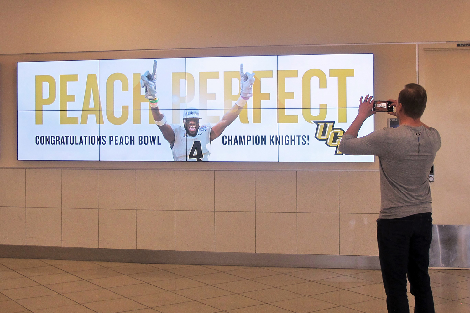 'Peach Perfect' Atlanta airport campaign for WUCF
